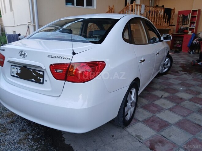 Hyundai Elantra-13