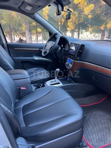 Hyundai Santa Fe-12