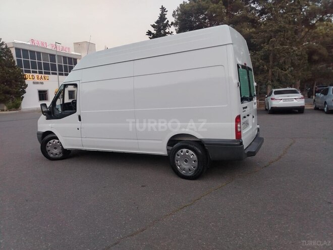 Ford Transit-5