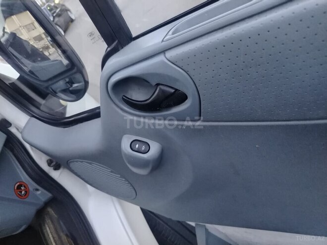 Ford Transit-14