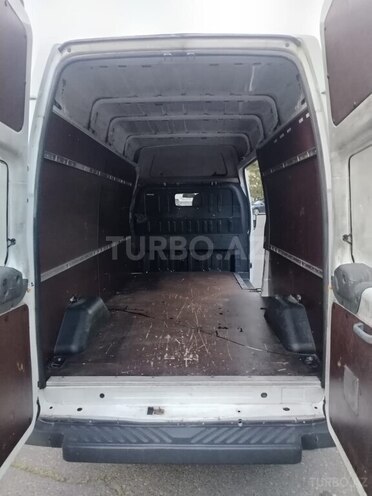 Ford Transit-9