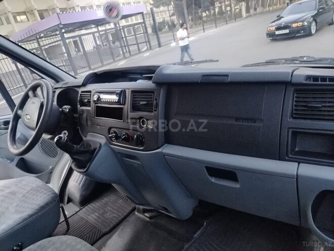 Ford Transit-11