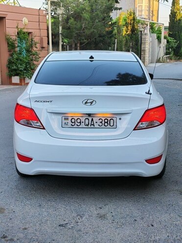 Hyundai Accent-4