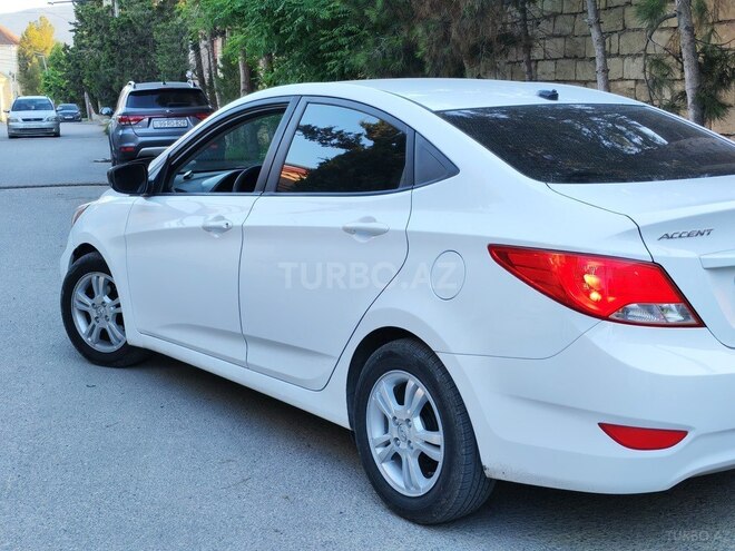 Hyundai Accent-3