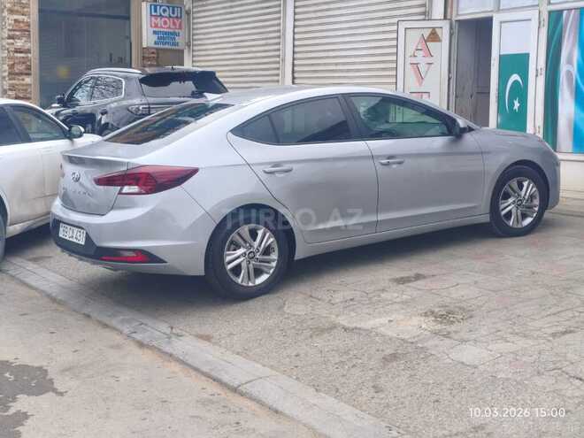 Hyundai Elantra-4
