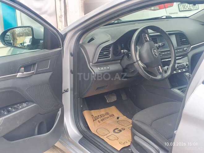 Hyundai Elantra-8