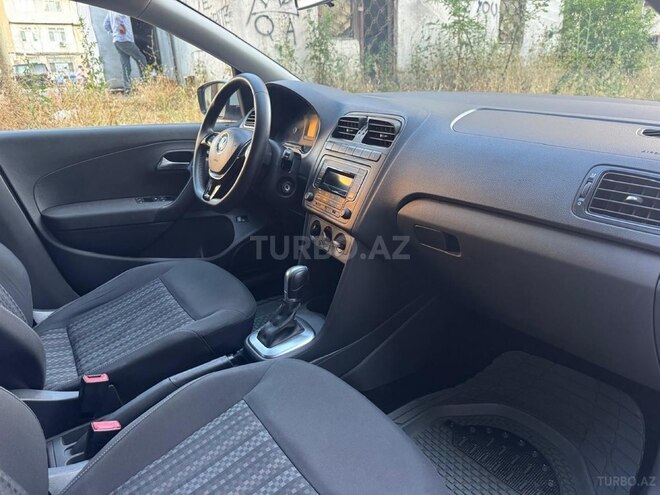 Volkswagen Polo-10