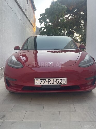 Tesla Model 3-1
