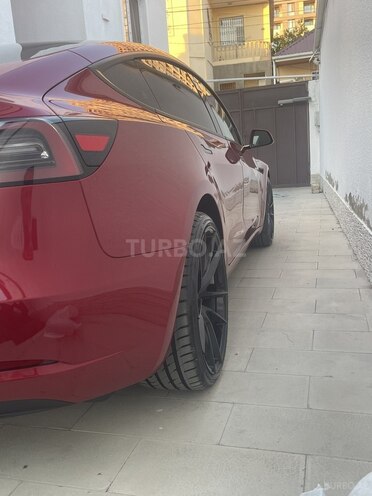 Tesla Model 3-9