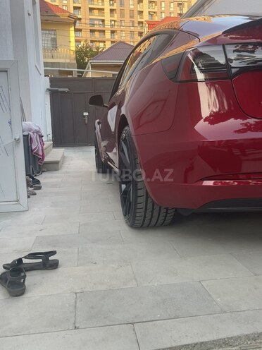 Tesla Model 3-10