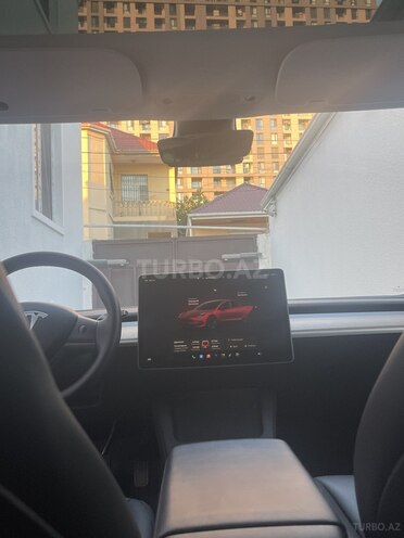 Tesla Model 3-13