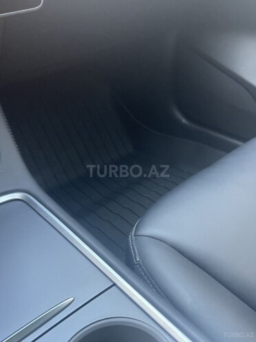 Tesla Model 3-14