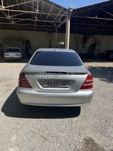 Mercedes E 240-5