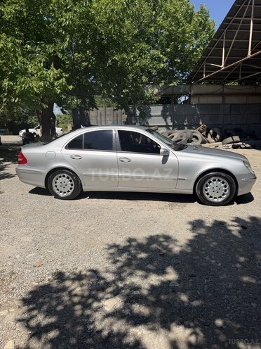 Mercedes E 240-4