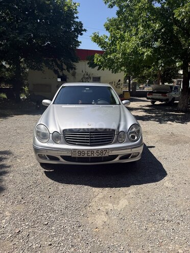 Mercedes E 240-1