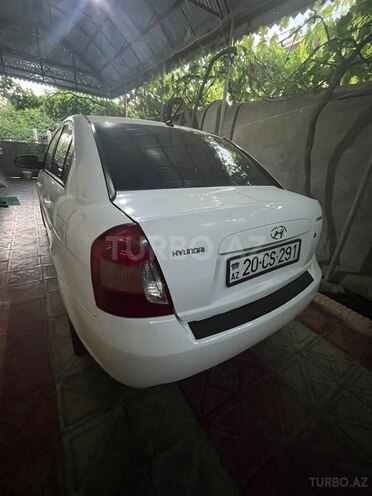 Hyundai Accent-7