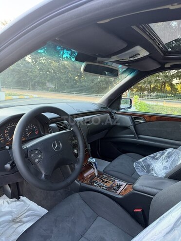 Mercedes E 240-2