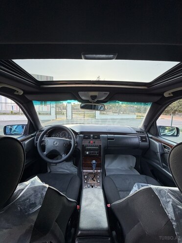 Mercedes E 240-3