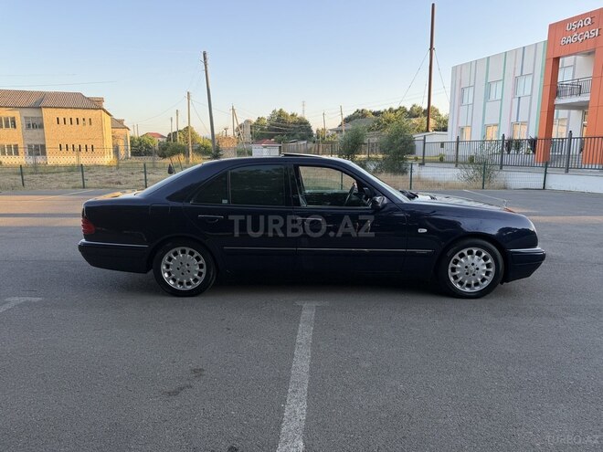 Mercedes E 240-5
