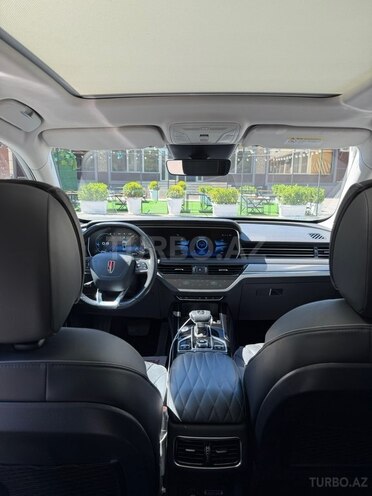 Hongqi HS5-10