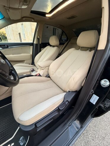 Hyundai Sonata-12
