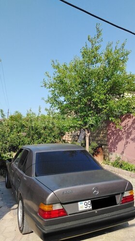 Mercedes 200 E-4