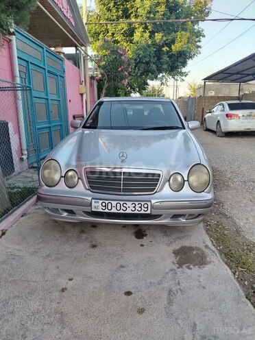 Mercedes E 220-1