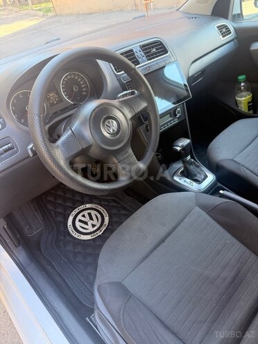 Volkswagen Polo-11