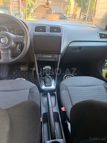 Volkswagen Polo-12