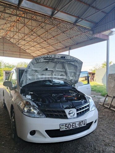 Nissan Tiida-1