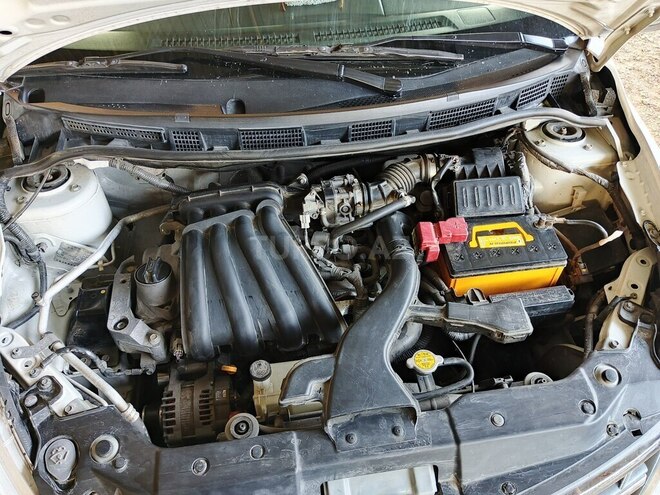 Nissan Tiida-2