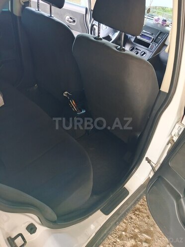 Nissan Tiida-8