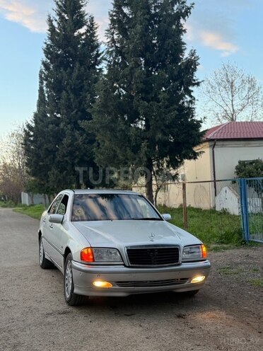Mercedes C 220-1