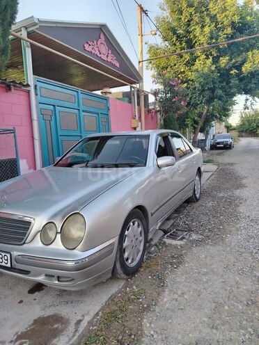 Mercedes E 220-3