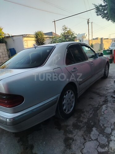 Mercedes E 220-4