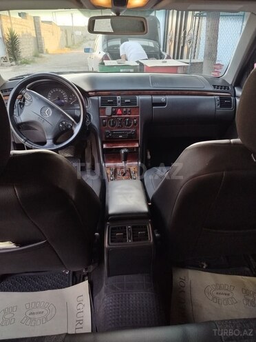 Mercedes E 220-5