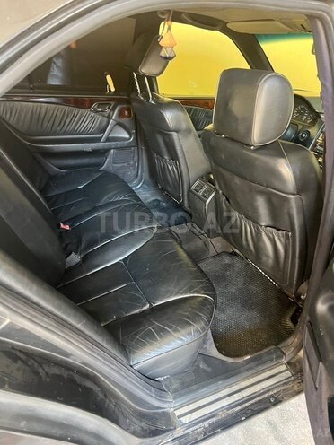 Mercedes E 230-6