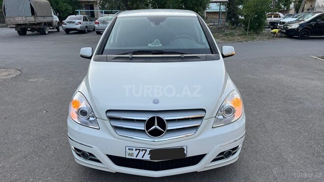 Mercedes B 180-1