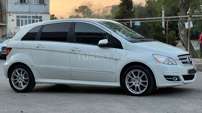Mercedes B 180-9