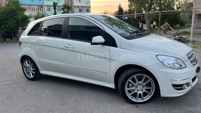 Mercedes B 180-12