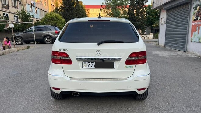 Mercedes B 180-4