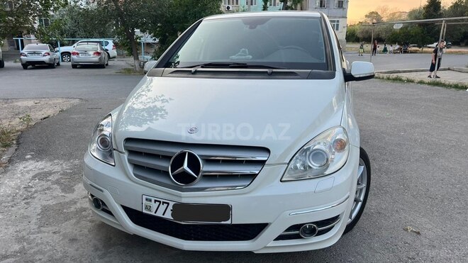 Mercedes B 180-13