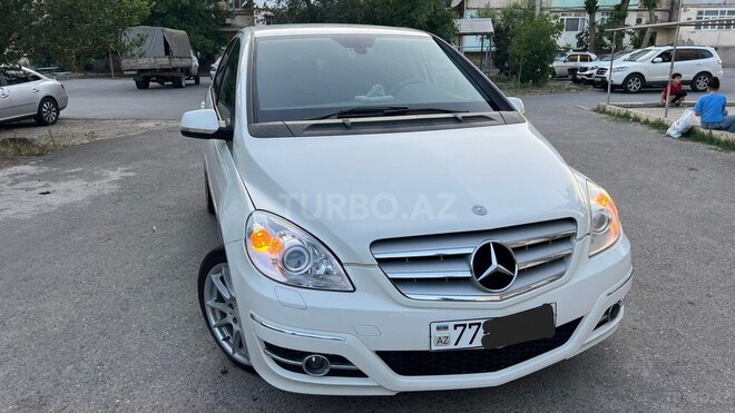Mercedes B 180-11