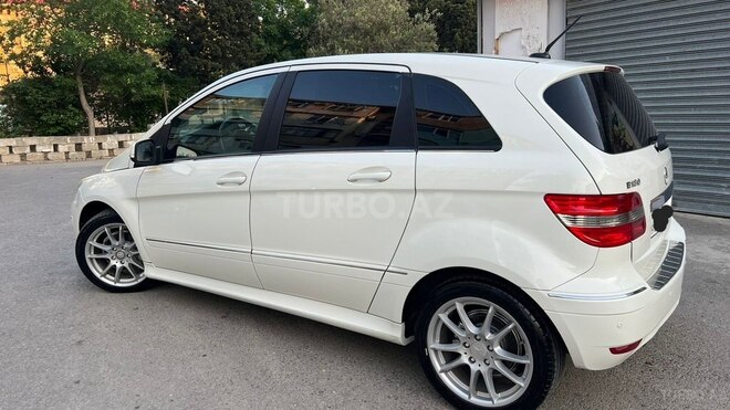 Mercedes B 180-14