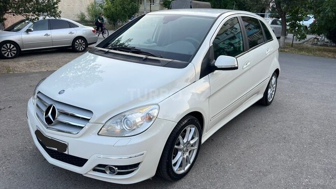 Mercedes B 180-5