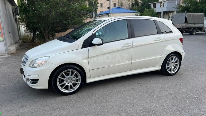 Mercedes B 180-16