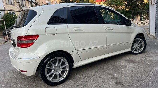 Mercedes B 180-7