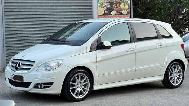 Mercedes B 180-2