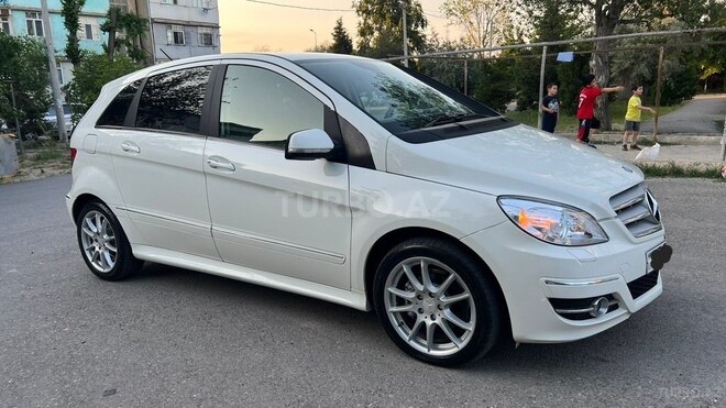 Mercedes B 180-3