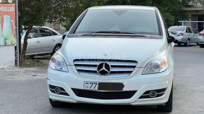 Mercedes B 180-10